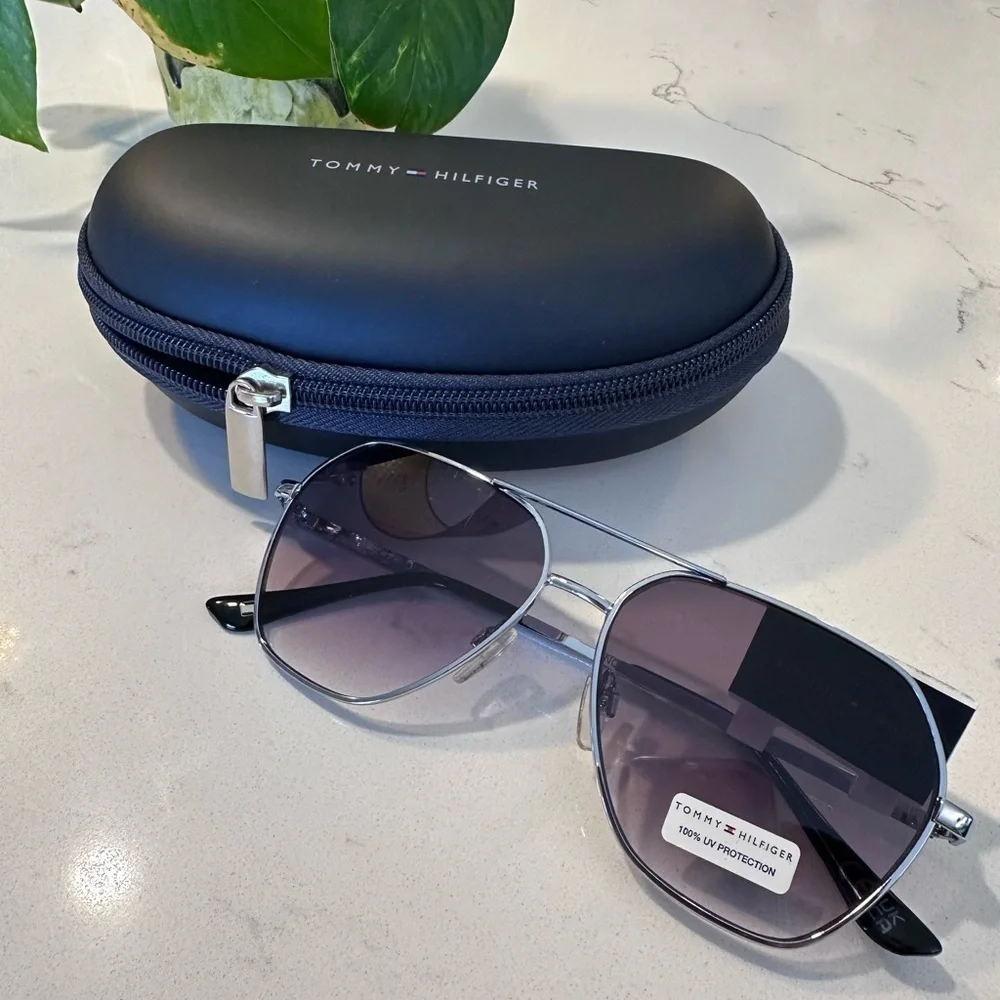 NWT! NEW! Tommy Hilfiger Pilot Sunglass -Silver Gradient Black